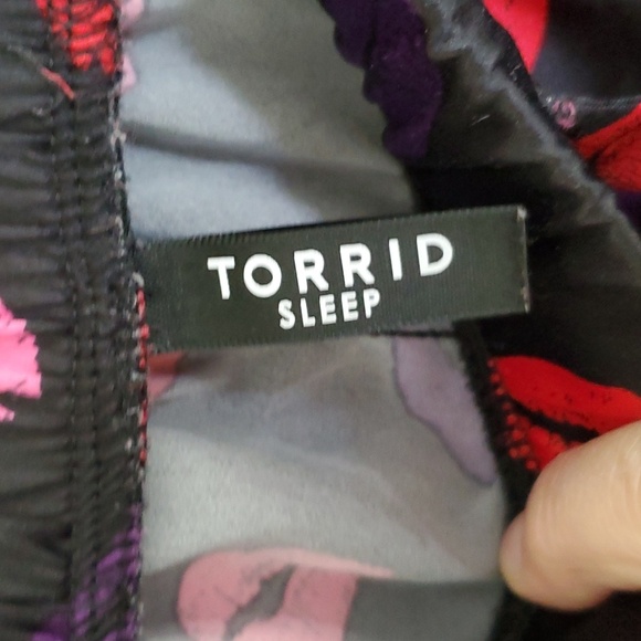 TORRID Sleep Shorts, Size 2 💋 😘 Print with Black Lace Side Bottoms like New - Picture 4 of 6